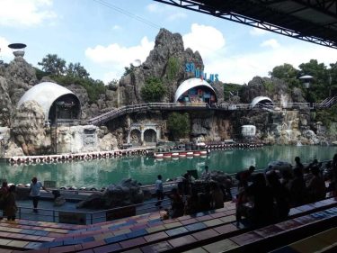 At Safari world  Bangkok #visualsofearth #beautifuldestinations #ilovetravel #amazing #hermanosviajeros #iloveamsterdam #sanfrancisco #igersnetherlands #winterlove #visitamsterdam…