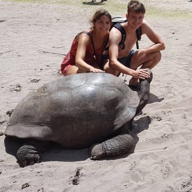 #seychelles #curieuseisland #turtels #cute #boattrip #travel #indeanoceanislands #friends #turtelisland #paradies #paradiesofearth #utah #bnesimppl #inselhopping…