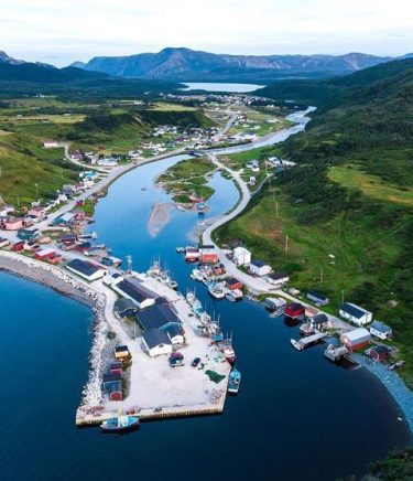 Trout River, Newfoundland, and Labrador #visualsofearth #beautifuldestinations #ilovetravel #amazing #hermanosviajeros #iloveamsterdam #sanfrancisco #igersnetherlands #winterlove…