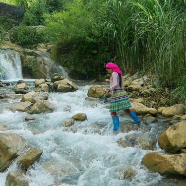 ???????? People from Hmong ethnic group living in the mountains have a long way…