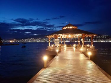 Paradise pier (c) Copyright Sandra Bratt #pier #myfavoritespot #dusk #sea #soundofthewaves #justme #beautifulmexico #acapulco&hellip;
