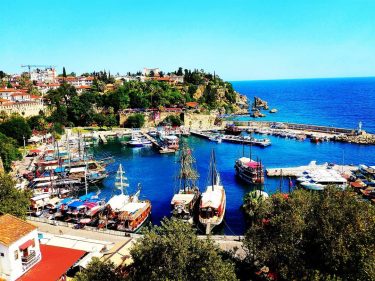 Magnifique vue sur la marina. Rien de tel pour se rappeler le Créateur de…