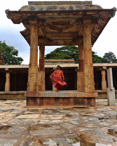 Kelisade kallu kallinali Kaanisade honna chariteyali hampeya #ksutravelstories #travelphotography #travelwithbankbazaar #instatravel #canon_eos_77d #canon18135mm #travelblogger&hellip;