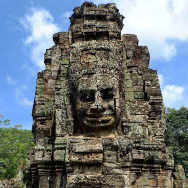 Mysterious smiling faces of Bayon Temple #travelto #sourcedadventures #mustdotravels #travelingsnaps #theglobewanderer #livelovetheworld #travel_awesome #straythecourse…