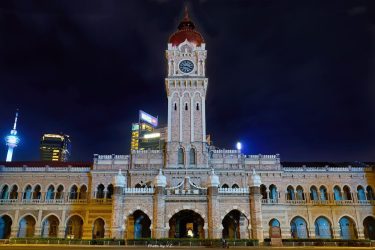 – 蘇丹阿都沙末大廈，興建於1894年，對面是著名的獨立廣場，這棟大廈目前規劃作為法院用途。