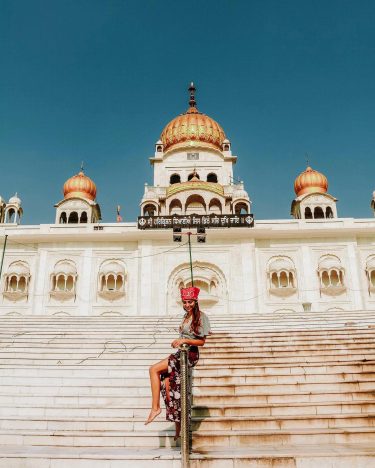 Recorriendo el Gurdwara Bangla Sahib – principal templo Sij de Delhi. Se cree que…