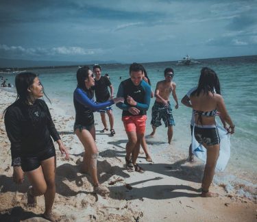 Beach walk and a few good laugh. #ExploReytion #travelph #travelworld #bnesimppl #travelphotos