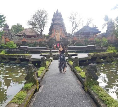Один из красивейших индуистких храмов – Pura Taman Saraswati. Главное украшение храма – лотосовый…