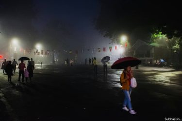 || An evening in Darjeeling || Darjeeling,India – 2018 #darjeelingdiaries #queenofhills #streetphotographyindia #street. #ig_globallife…