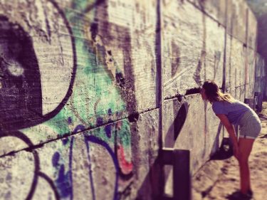 Un trocito del muro que milagrosamente se cruzó en el único día de visita…