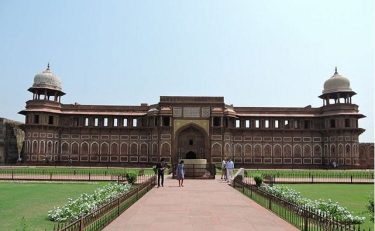 Jahangir Palace of Agra Fort, India. #landscapstyles #exklusiveshot #visualsofearth #beautifuldestinations #ilovetravel #amazing #hermanosviajeros #iloveamsterdam…
