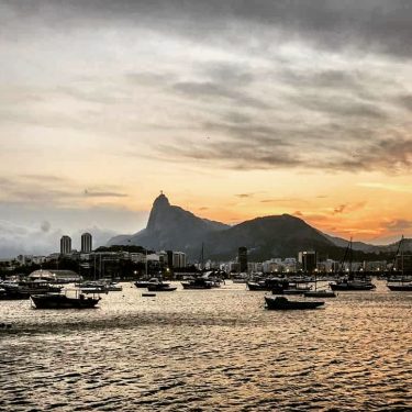 #foto #fotodeldia #travel #travels #misviajes #naturephotography #photography #photogrid #fotodelcielo #photosky #riojaneiro #backlight #contraluz #contraluzgrafias…