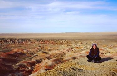 White cliffs. . . . . #camel #smile #camelriding #nomadlife #gobidesert #desert #mongolia #travel&hellip;