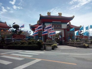 China temple at Bangkok #landscapstyles #travelphotography #folkmagazine #bangkok #exklusiveshot #visualsofearth #beautifuldestinations #ilovetravel #amazing #hermanosviajeros…