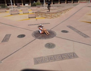 W czterech stanach na raz!???????????????????????????????? #fourcornersmonument #fourcorners #newmexico #arizona #utah #colorado #usa #holiday #roadtrip&hellip;