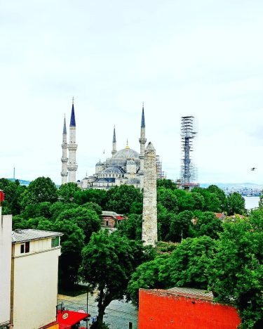 The blue mosque, view from our hotel. @hotel_fehmibey @bluemosqueturkey @thebluemosque @bluemosque_sultanahmet @bluemosqueistanbul @ @sultanahmetcamii…