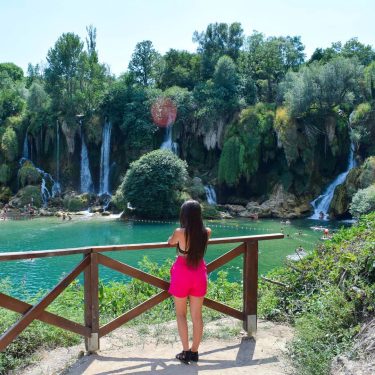 #bosnaihercegovina #bosniaandherzegovina #kravica #kravicawaterfalls #trip #travel #traveler #travelling #nature #green #flower #tree #water #waterfall…
