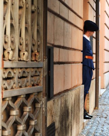 Swiss Guard keeping watch in the Vatican City, Rome. #swissguard #vaticancity #rome #italy #italytravel…