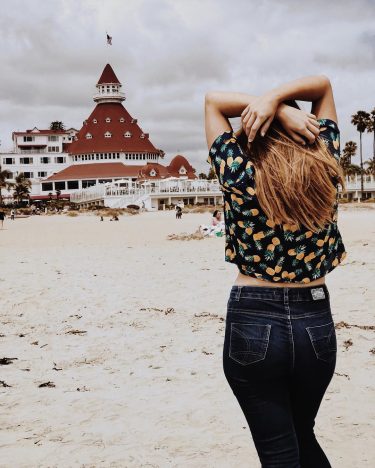 Be who and what you wanted! . . . . #sunglasses #pineappleshirt #paradise #coronado…