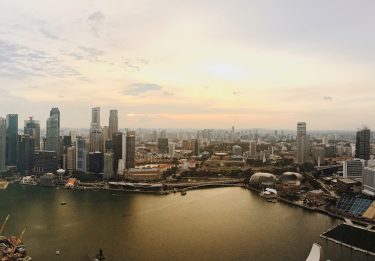 Lo que me gustan a mí unas buenas vistas. The golden hour in Marina&hellip;