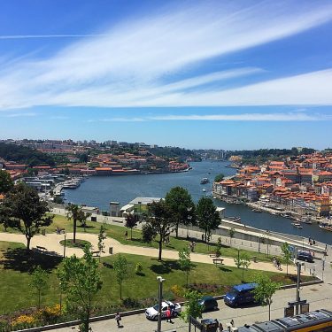 ???????? Pouca gente sabe mas o rio douro separa duas cidades distintas, de um…