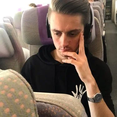 Spotted @andreigazdac contemplating about new adventures • Thank you @emirates for the journey •…