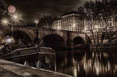 Paris by night Photographe: Eric Petit Instagram: @ #paris #parisbynight #lemarcounet #penichelemarcounet #photoofthedays #borddeseine…