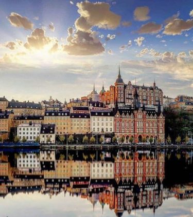 Awesome Reflected city~Stockholm, Sweden #landscapstyles #exklusiveshot #visualsofearth #beautifuldestinations #ilovetravel #amazing #hermanosviajeros #iloveamsterdam #igersnetherlands #winterlove&hellip;