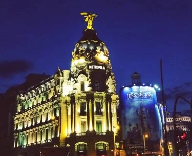 And that’s how beautiful it looks at . . . . . #edificiometropolis #calledealcalá…