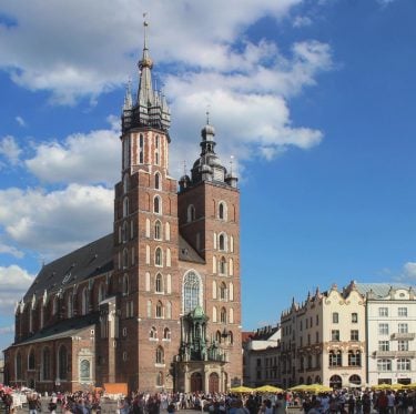 This is St Mary’s Basilica in Kraków Every hour of the day a trumpet…