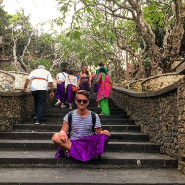 Headed to watch the sunset from the edge of Uluwatu Temple ???? • Tip:&hellip;