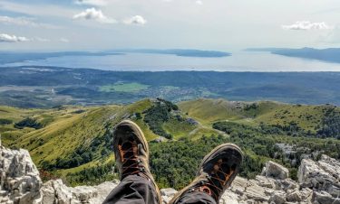 Here we go again! Easy peasie with a #breathtaking #beautiful #view #hiking #hikingculture #hikingtrail…
