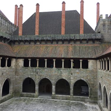 ???????? O palácio só foi habitado permanentemente durante o século 15 e nos séculos&hellip;