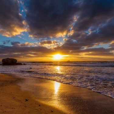 Mediterranean Sea Sunset in Southern Europe #landscapstyles #exklusiveshot #visualsofearth #beautifuldestinations #ilovetravel #amazing #hermanosviajeros #iloveamsterdam…
