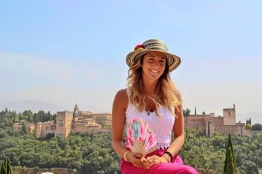 Bajo el sol de Granada, a 39 grados ️ La vista a la Alhambra…