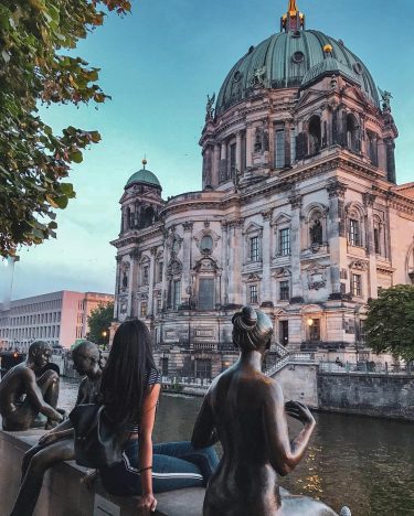 Relaxing and watching the boats go by with the ‘Three Girls and a Boy’&hellip;