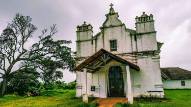 3 kings church #goa #cntraveler #netgeotravel #3kingschurch #goachurch #tlpicks #iamtb #travellingthroughtheworld #indiantravelblogger #coupletravel #globetrotter…