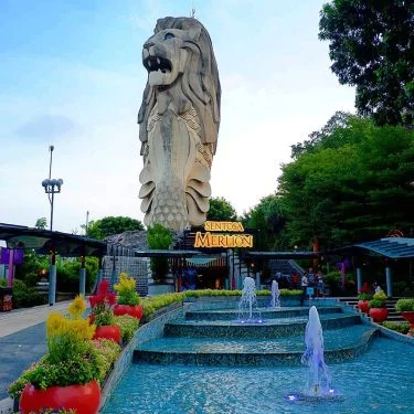 Merlion Park, Sentosa Island #travelto #sourcedadventures #mustdotravels #travelingsnaps #theglobewanderer #livelovetheworld #travel_awesome #straythecourse #nomadnificent #vibetravel…