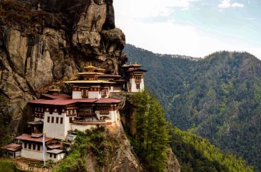 Historia del Monasterio del Nido del Tigre/Paro Taktsang: Según la leyenda, Padmasambava aterrizó en&hellip;