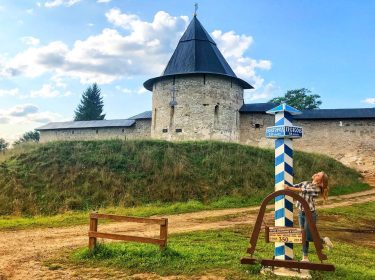 На Новгород! • #wanderlust #wanderlust_tribe #pechory #russiatravel #russiantravel #iamtb #bnesimppl