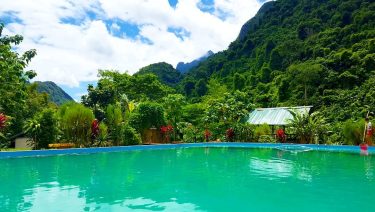 #nongkhiaw #laos #swimmingpool #photography #travelblog #travelblogger #travelthroughlenses #travellingmakesmehappy #instagood #nature #naturephotography #reisen #reiseblogger #lookatthosecolours…