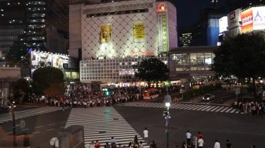 Hundreds of people – and at peak times said to be over 1,000 people…