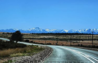 Driving through the Little Karoo on the way to Oudtshoorn. The Swartberg mountain range…