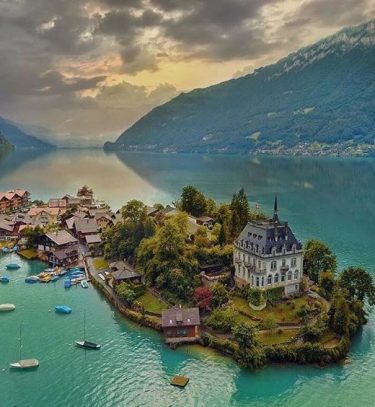 Iseltwald is a village and municipality on the southern shore of Lake #Switzerland #landscapstyles…