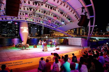 Marina Bay Outdoor Amphitheatre #travelto #sourcedadventures #mustdotravels #travelingsnaps #theglobewanderer #livelovetheworld #travel_awesome #straythecourse #nomadnificent #vibetravel…