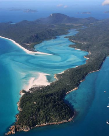 Y acá esta desde el aire, Whitehaven Beach . . Este es uno de…