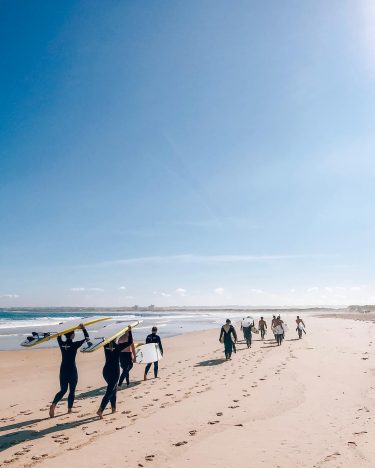 Вот уже неделю мое утро начинается с натягивания гидрокостюма, зарядки и громкого крика “paddle”.&hellip;