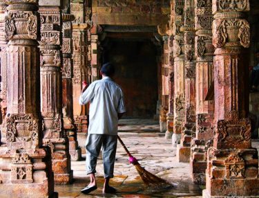 Drudgery . . . . #delhi #delhigram #travelrealindia #photography #qutubminar #travelforever #ghoomafirna #teampixel #photographers_of_india…