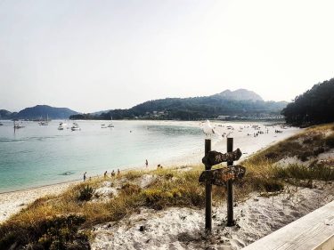 Ahí está, la que cobra para entrar en las islas Cí La gaviota!! .…
