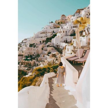 Keep your dreams alive and keep them come true #santorini #fira #travelmethat #travelingpost #globetrotter…
